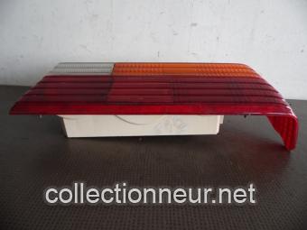 CABOCHON FEU ARRIERE DROIT PEUGEOT 305