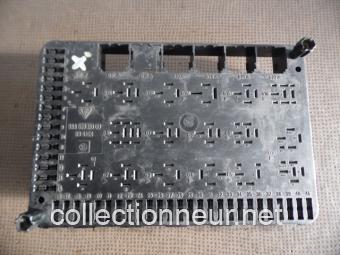 PLATINE PORTE FUSIBLES ET RELAIS 94461011000 PORSCHE 944-2