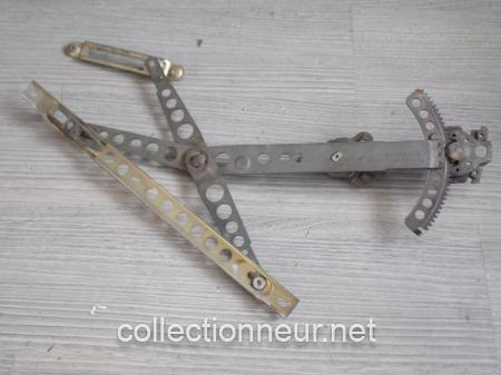 LEVE-VITRE AVANT DROIT 1237202246 MERCEDES W123